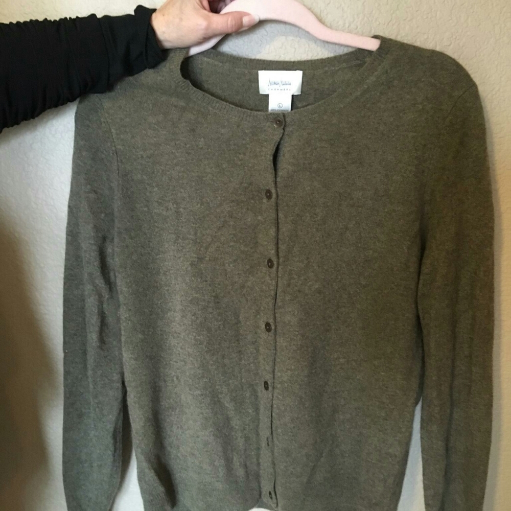 100%black cashmere cardigan size L